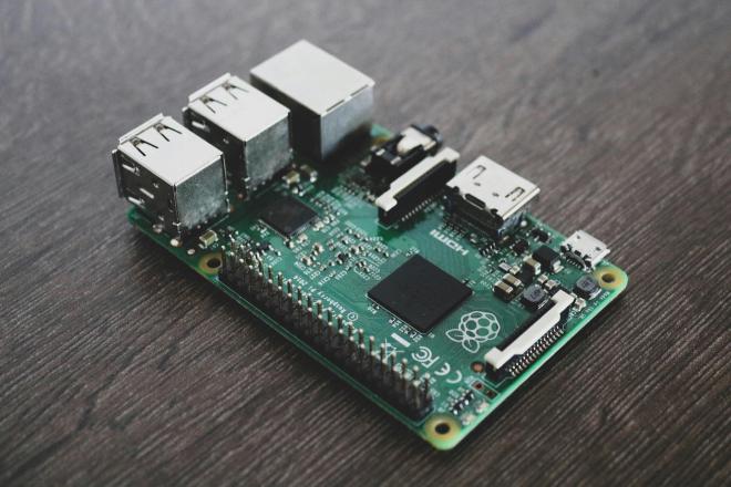 Raspberry Pi 4 with a Waveshare GPS HAT and external antenna, configured as a stratum 1 NTP server